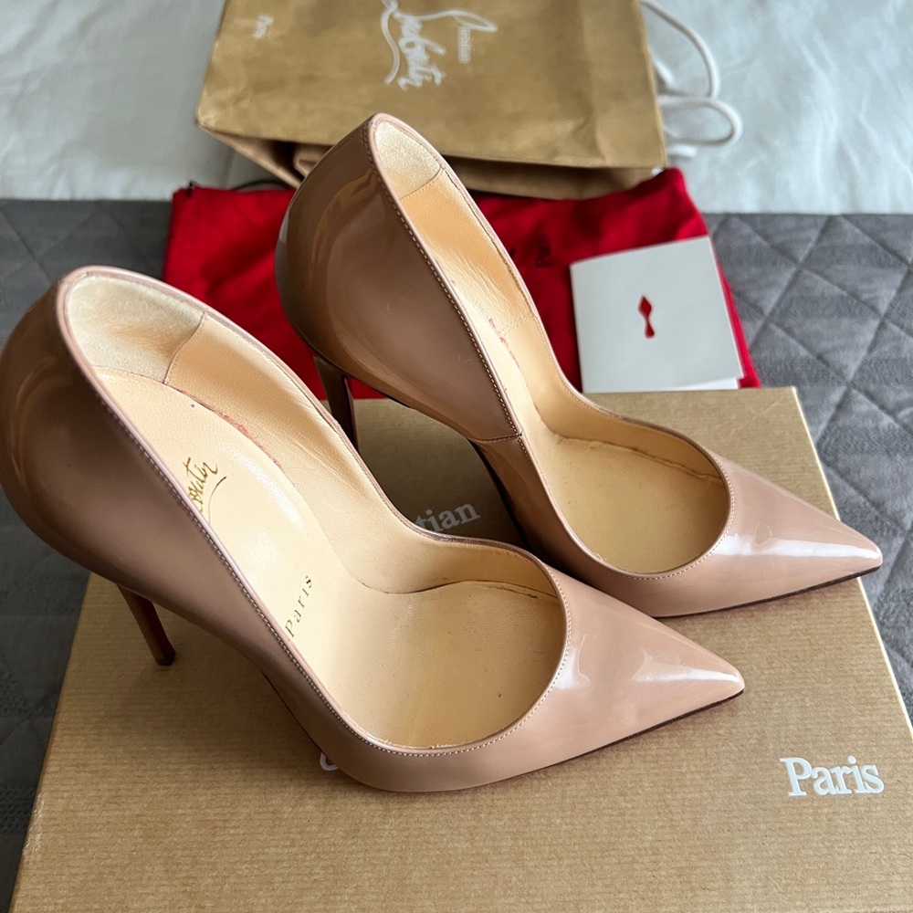 Christian Louboutin Cream Heels with Pointed Toe and High Stiletto